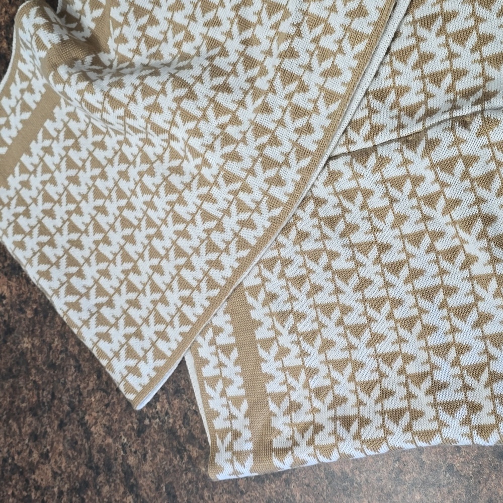 MK Infinity Scarf